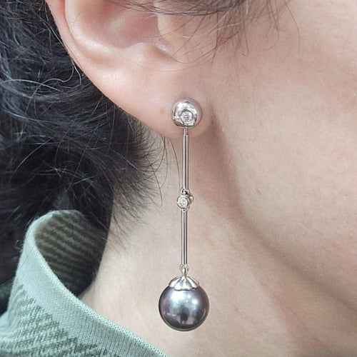Boucles d'oreilles Boucles d’oreilles en or blanc 18 carats, perles de Tahiti et diamants 58 Facettes T016PE754