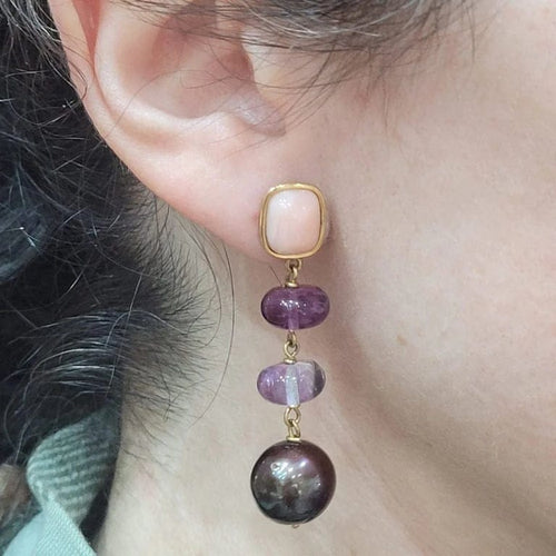 Boucles d'oreilles Boucles d'oreilles en or jaune 18 carats avec perles, opales et fluorites 58 Facettes PE671