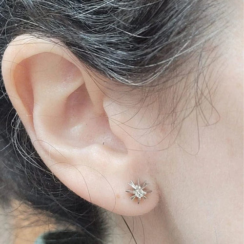Boucles d'oreilles Boucles d’oreilles pendantes démontables en or blanc et jaune 18 ct, perles et diamants 58 Facettes T194T194