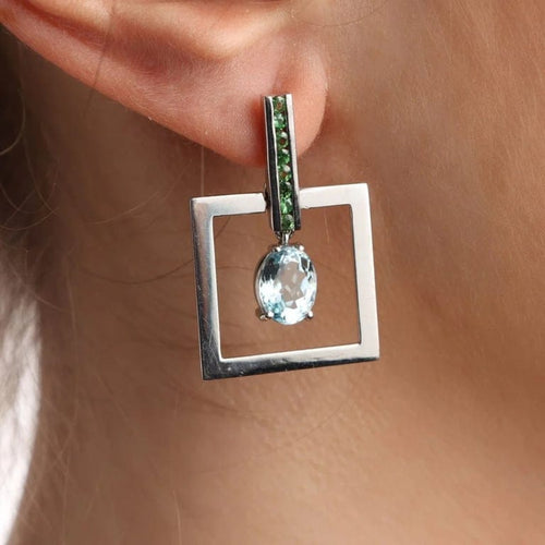 Boucles d'oreilles Boucles d'oreilles en or blanc 18 carats avec aigue-marine et tsavorites 58 Facettes T472