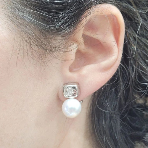 Boucles d'oreilles Boucles d’oreilles en or blanc 18 carats, perles et diamants 58 Facettes T102
