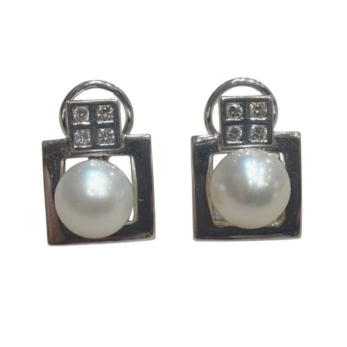 Boucles d'oreilles Boucles d’oreilles en or blanc 18 carats, perles et diamants 58 Facettes PE727