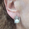 Boucles d'oreilles Boucles d’oreilles en or blanc 18 carats, perles et diamants 58 Facettes PE727