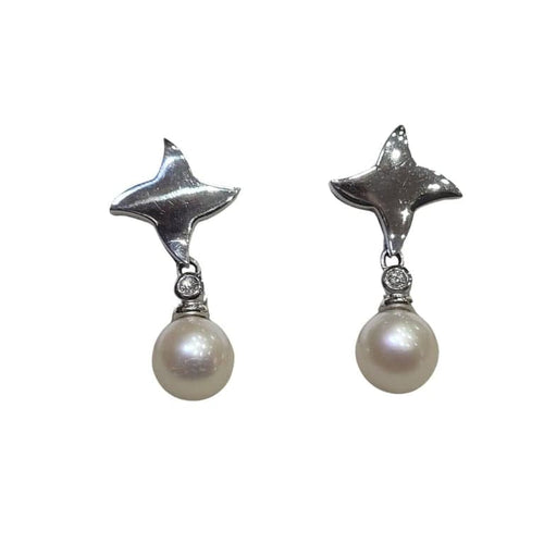 Boucles d'oreilles Boucles d'oreilles en or blanc 18 carats avec diamants et perles 58 Facettes PE725