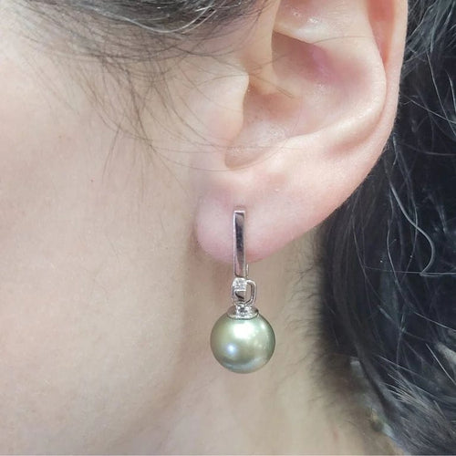 Boucles d'oreilles Boucles d'oreilles détachables en or blanc 18 carats, perles de Tahiti et diamants 58 Facettes T105