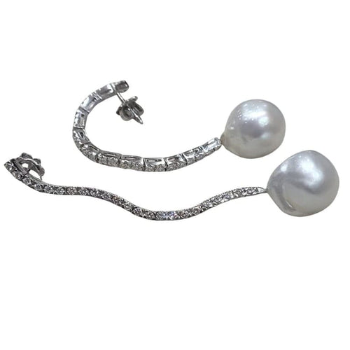Boucles d'oreilles Boucles d'oreilles longues en diamants et perles 58 Facettes PE403