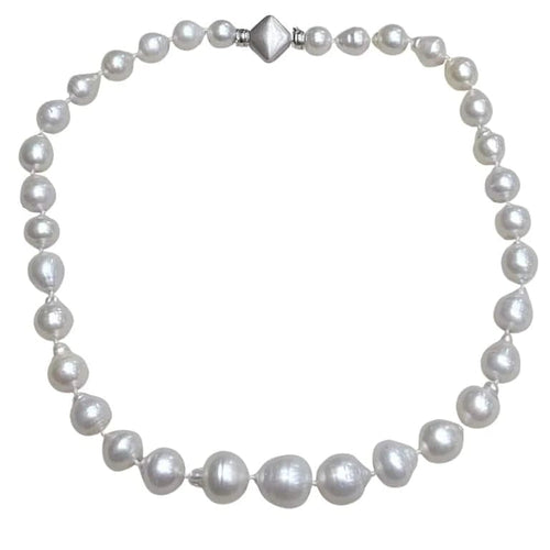 Collier Collier de perles australiennes avec fermoir en or blanc 18 carats 58 Facettes COP97