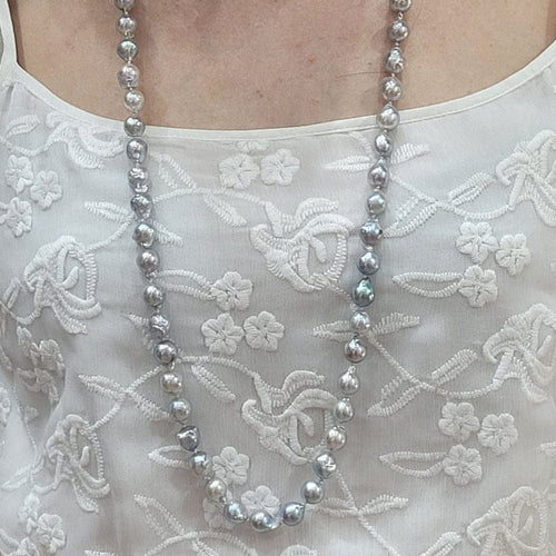 Collier Collier long de perles Akoya avec fermoir en or blanc et diamants 58 Facettes COP86