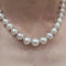 Collier Collier de perles australiennes avec broche en or blanc 18 carats 58 Facettes COP132