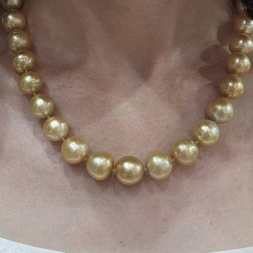 Collier Collier de perles australiennes dorées en or jaune 18 carats et diamants 58 Facettes COP45