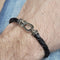 Bracelet Bracelet unisexe en cuir noir en or blanc 18 carats et diamants noirs 58 Facettes T414