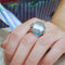 Bague 54 Bague en or blanc 18 carats et verre de Murano bleu 58 Facettes S183PE237