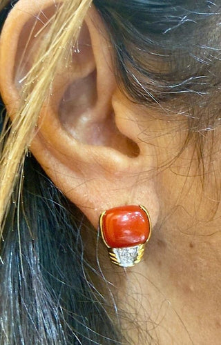 Boucles d'oreilles André Col - Boucles d’oreilles vintage en or jaune 18 carats, diamants et corail 58 Facettes