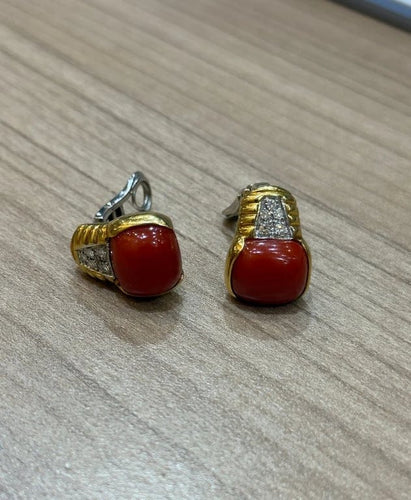 Boucles d'oreilles André Col - Boucles d’oreilles vintage en or jaune 18 carats, diamants et corail 58 Facettes