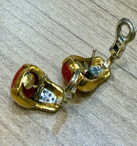 Boucles d'oreilles André Col - Boucles d’oreilles vintage en or jaune 18 carats, diamants et corail 58 Facettes