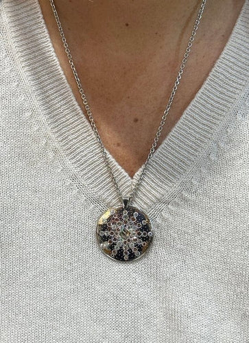 Collier De Beers Talisman - Chaîne et pendentif en or blanc 18 carats et diamants 58 Facettes