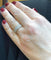 Bague 53 Alliance ondulée en or blanc 18 carats et diamants 58 Facettes