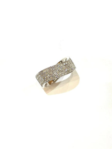 Bague 53 Alliance ondulée en or blanc 18 carats et diamants 58 Facettes