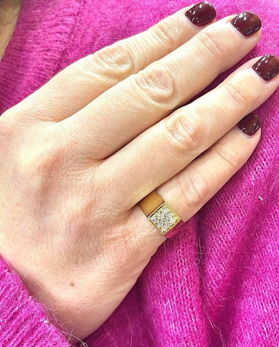 Bague 50 Chevalière - Bague en or jaune et diamants 58 Facettes
