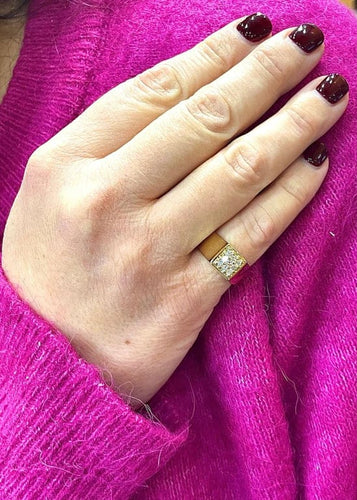 Bague 50 Chevalière - Bague en or jaune et diamants 58 Facettes