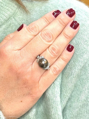 Bague 54 Bague en or blanc 18 carats avec perle de Tahiti et diamants 58 Facettes