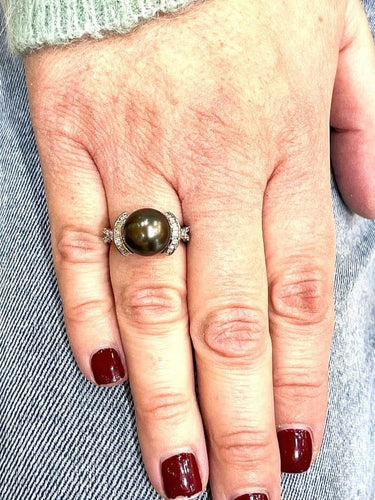 Bague 54 Bague en or blanc 18 carats avec perle de Tahiti et diamants 58 Facettes