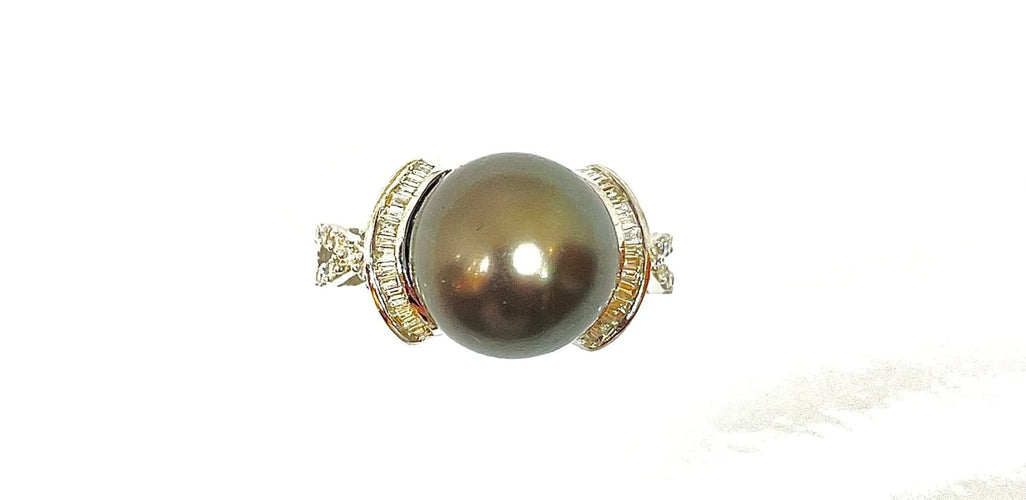 Bague 54 Bague en or blanc 18 carats avec perle de Tahiti et diamants 58 Facettes