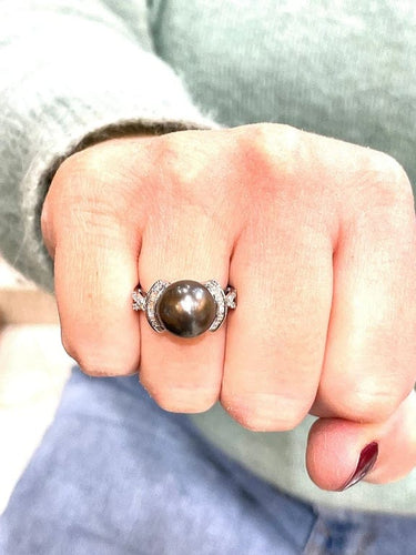 Bague 54 Bague en or blanc 18 carats avec perle de Tahiti et diamants 58 Facettes