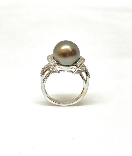 Bague 54 Bague en or blanc 18 carats avec perle de Tahiti et diamants 58 Facettes