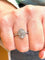 Bague 52 Bague style Art déco en or blanc 18 carats et diamants 58 Facettes