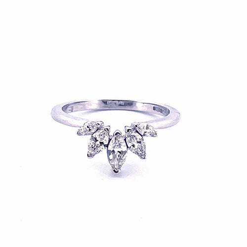 Bague 54 Bague feuille en platine 950 sertie de diamants taille navette 58 Facettes