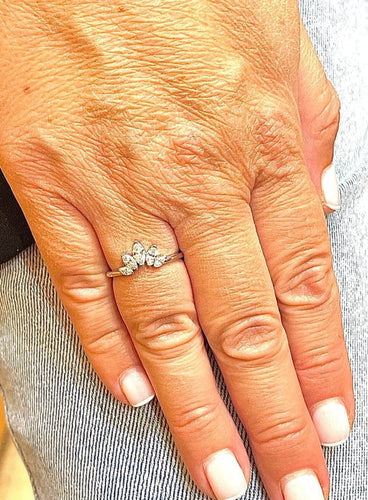 Bague 54 Bague feuille en platine 950 sertie de diamants taille navette 58 Facettes