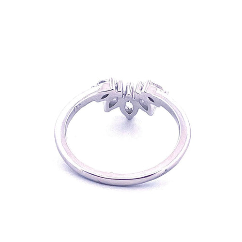 Bague 54 Bague feuille en platine 950 sertie de diamants taille navette 58 Facettes
