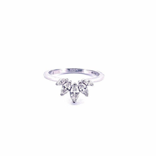 Bague 54 Bague feuille en platine 950 sertie de diamants taille navette 58 Facettes