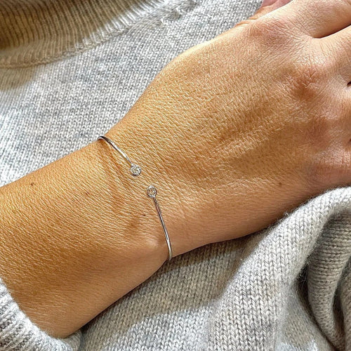 Bracelet Bracelet jonc en or blanc 18 carats avec diamants 58 Facettes