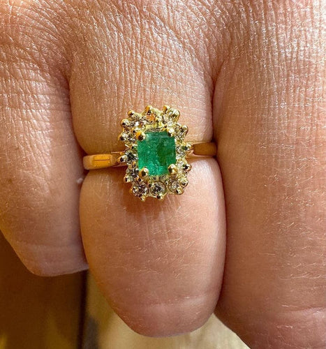 Bague 55 Bague ancienne en or jaune 18 carats avec émeraude et diamants 58 Facettes