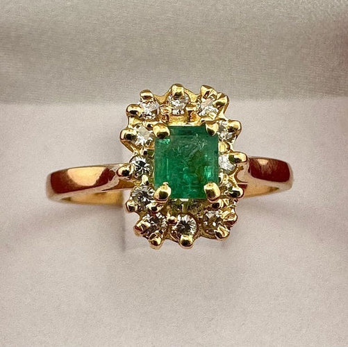 Bague 55 Bague ancienne en or jaune 18 carats avec émeraude et diamants 58 Facettes