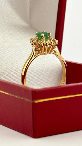 Bague 55 Bague ancienne en or jaune 18 carats avec émeraude et diamants 58 Facettes