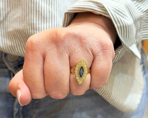 Bague 53 Bague navette en or jaune 18 carats, saphir et diamants 58 Facettes
