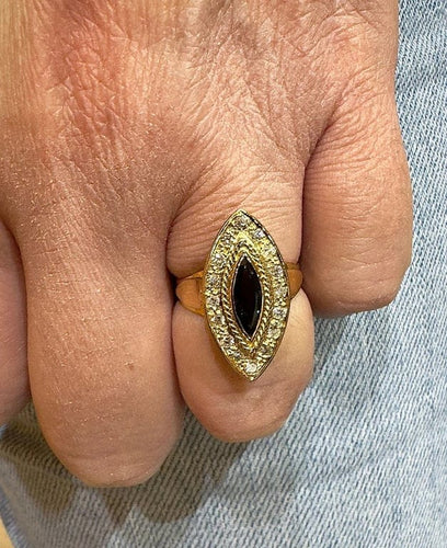 Bague 53 Bague navette en or jaune 18 carats, saphir et diamants 58 Facettes