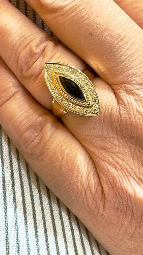Bague 53 Bague navette en or jaune 18 carats, saphir et diamants 58 Facettes