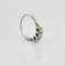 Bague 53 Alliance trilogie vintage en or blanc 18 carats et diamants 58 Facettes
