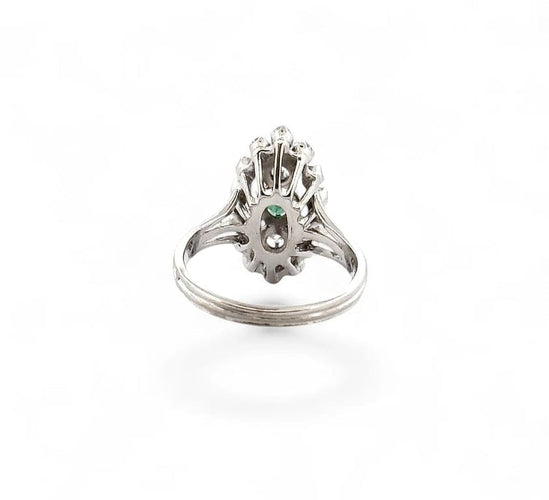 Bague 54 Bague marquise ancienne en or blanc 18 carats, diamants et émeraude 58 Facettes