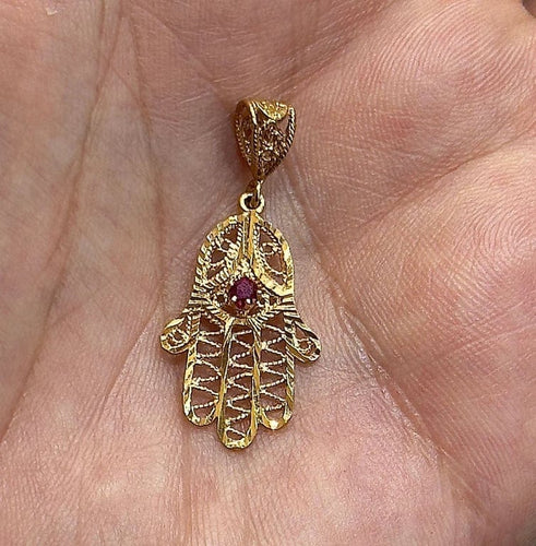 Pendentif Pendentif main de Fatima en filigrane en or jaune 18 carats 58 Facettes
