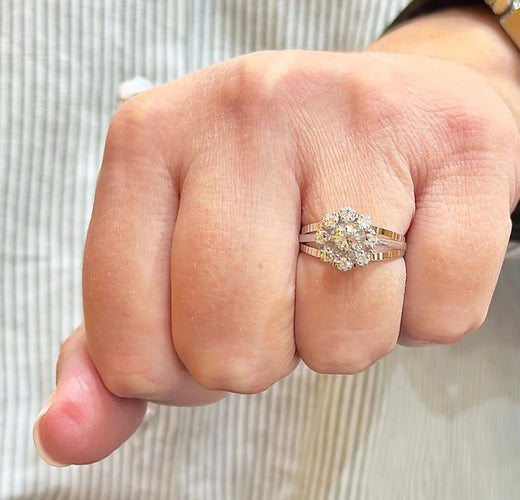 Bague 55 Bague marguerite ancienne en or blanc 18 carats et diamants 58 Facettes