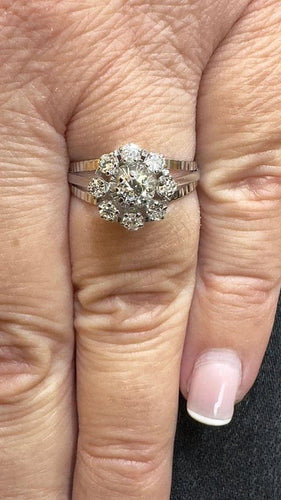 Bague 55 Bague marguerite ancienne en or blanc 18 carats et diamants 58 Facettes