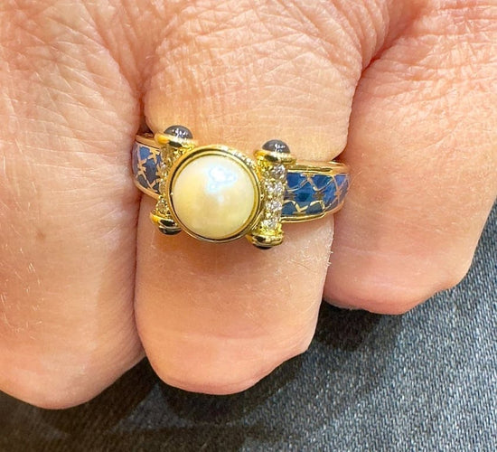 Bague 50 Korloff - Bague en or jaune 18 carats, perle et diamants 58 Facettes