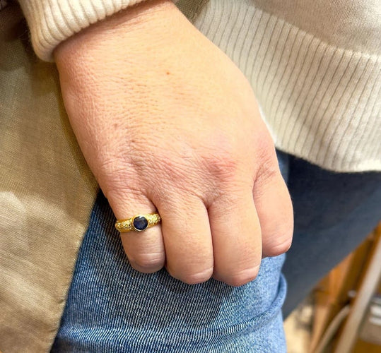 Bague 51 Bague jonc ancienne en or jaune avec saphir et diamants 58 Facettes