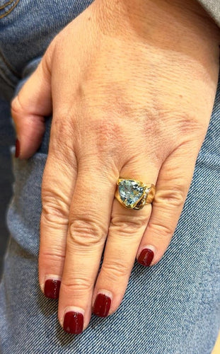 Bague 52 Bague en or jaune 18 carats avec topaze bleue triangulaire 58 Facettes
