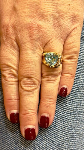 Bague 52 Bague en or jaune 18 carats avec topaze bleue triangulaire 58 Facettes